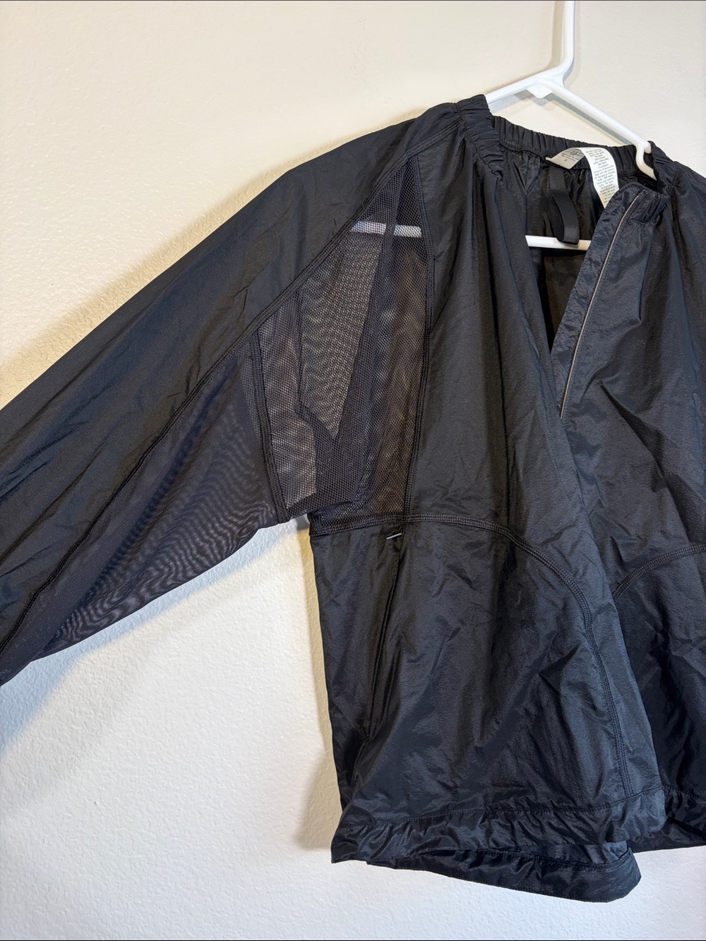 lululemon athletica Black Lightweight Mesh-Panel Zip Jacket - Picture 4 of 8